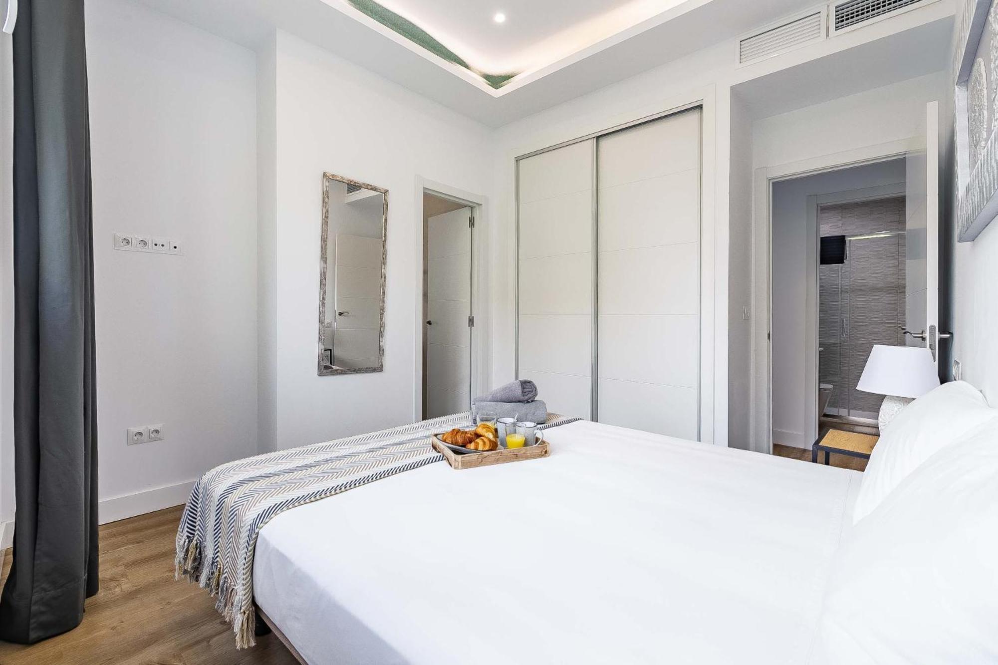 Soho Apartments Малага Екстериор снимка